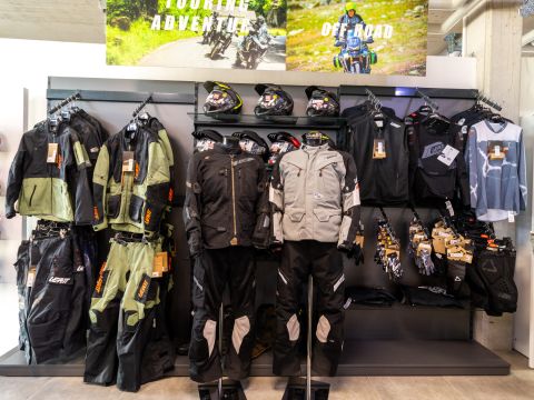 Nouvellement chez MotoGooDeal, les habits moto produits Leatt